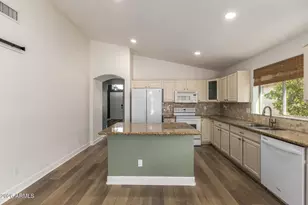 6710 S 4 Peaks Pl, Chandler, AZ 85249 - Photo 11