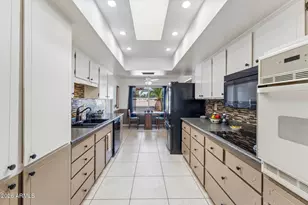 9721 W Greenway Rd, Sun City, AZ 85351 - Photo 3