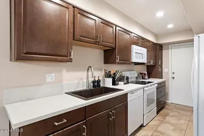 10415 N 10th Street #Unit 2, Phoenix, AZ 85020 - Photo 9