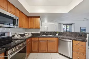 5104 N 32nd St, Phoenix, AZ 85018 - Photo 9