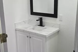 8601 N 71st Ave, Glendale, AZ 85301 - Photo 5