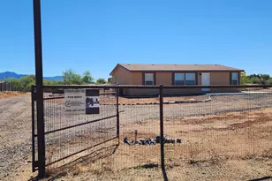 27375 S Congress Wy, Congress, AZ 85332 - Photo 11