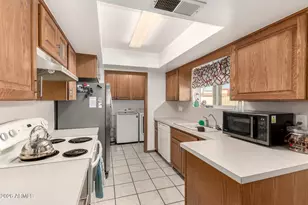 10605 N 45th Dr, Glendale, AZ 85304 - Photo 13