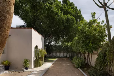 3042 N Manor Drive E, Phoenix, AZ 85014 - Photo 41