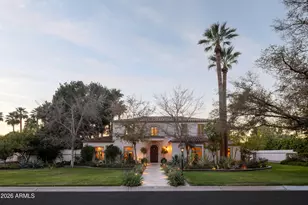 3042 N Manor Dr E, Phoenix, AZ 85014 - Photo 1