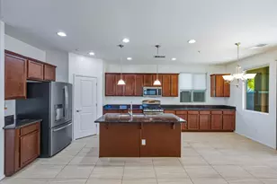 9233 W Dreyfus Dr, Peoria, AZ 85381 - Photo 11