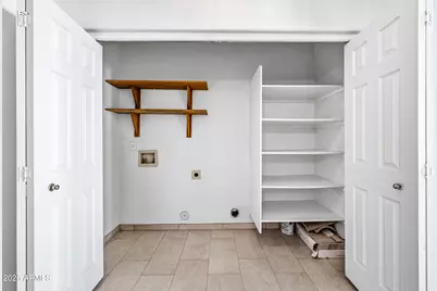 9054 W Custer Lane, Peoria, AZ 85381 - Photo 17