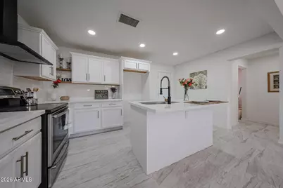 7815 S 1st Drive, Phoenix, AZ 85041 - Photo 9