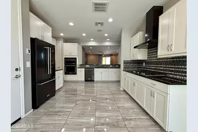 9464 W Fallen Leaf Lane, Peoria, AZ 85383 - Photo 5