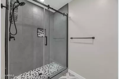 325 E Mitchell Drive, Phoenix, AZ 85012 - Photo 15
