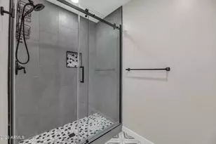 325 E Mitchell Dr, Phoenix, AZ 85012 - Photo 15