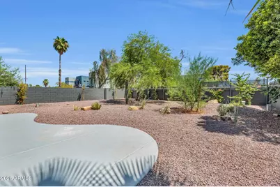 325 E Mitchell Drive, Phoenix, AZ 85012 - Photo 19