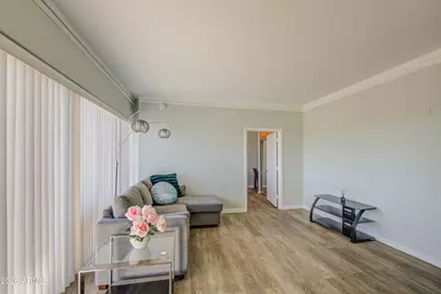 4750 N Central Avenue #H4, Phoenix, AZ 85012 - Photo 5