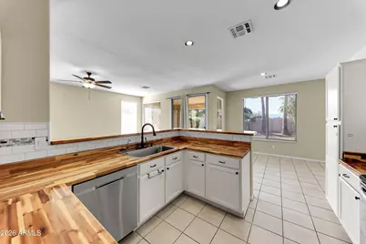 1819 W Nighthawk Way, Phoenix, AZ 85045 - Photo 11