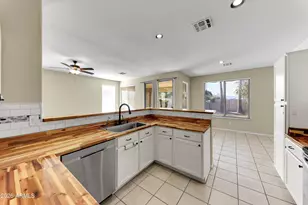 1819 W Nighthawk Way, Phoenix, AZ 85045 - Photo 11