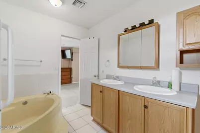 11201 W San Juan Circle, Arizona City, AZ 85123 - Photo 15