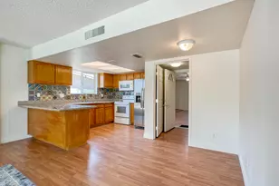 12637 N Columbine Dr, Phoenix, AZ 85029 - Photo 7