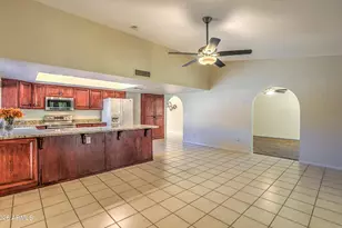 3136 W Tierra Buena Ln, Phoenix, AZ 85053 - Photo 7