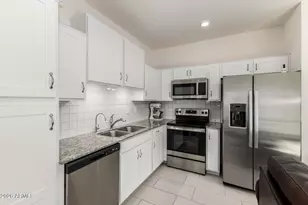 2257 W Echo Ln, Phoenix, AZ 85021 - Photo 9