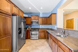 3932 E Melinda Dr, Phoenix, AZ 85050 - Photo 5