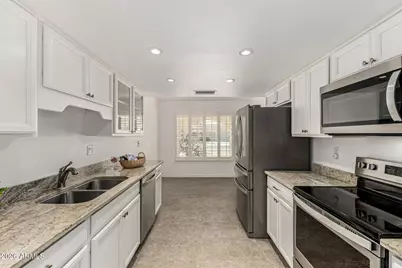 10626 W Pleasant Valley Road W, Sun City, AZ 85351 - Photo 11