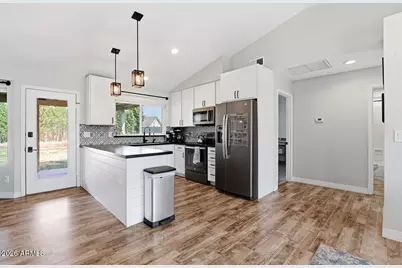 6016 W Kings Avenue, Glendale, AZ 85306 - Photo 9