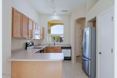 9718 W Mountain View Road, Peoria, AZ 85345 - Photo 7