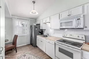 10362 W Oakmont Dr, Sun City, AZ 85351 - Photo 13