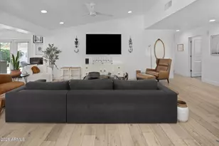 3109 N 41st Pl, Phoenix, AZ 85018 - Photo 3