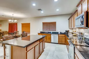 12379 W Sells Dr, Avondale, AZ 85392 - Photo 7