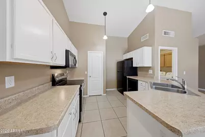 16011 N 35th Drive, Phoenix, AZ 85053 - Photo 9