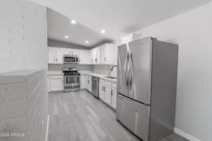 4230 N 49th Dr, Phoenix, AZ 85031 - Photo 13