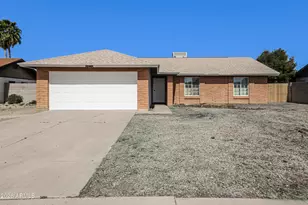 6826 W Cholla St, Peoria, AZ 85345 - Photo 1