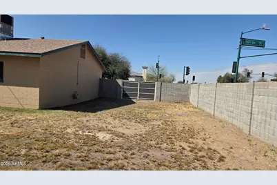 4057 N 79th Drive, Phoenix, AZ 85033 - Photo 7