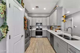 1939 E Encinas Ln, Phoenix, AZ 85040 - Photo 13