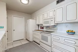 10441 W Burns Dr, Sun City, AZ 85351 - Photo 5