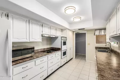 15666 N Lakeforest Drive, Sun City, AZ 85351 - Photo 13