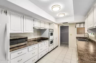 15666 N Lakeforest Dr, Sun City, AZ 85351 - Photo 13