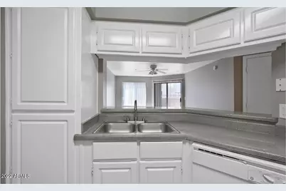 2025 E Campbell Avenue #Apt 223, Phoenix, AZ 85016 - Photo 5