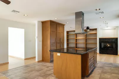 8643 E Sandalwood Drive, Scottsdale, AZ 85250 - Photo 11