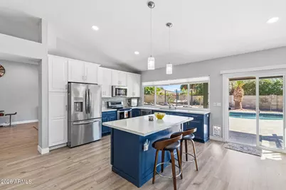 7203 W Bloomfield Road, Peoria, AZ 85381 - Photo 3