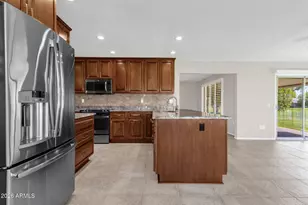 19041 N Lakeforest Dr, Sun City, AZ 85373 - Photo 13