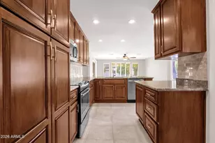 19041 N Lakeforest Dr, Sun City, AZ 85373 - Photo 11