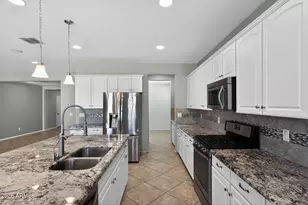2138 W Ian Dr, Phoenix, AZ 85041 - Photo 9