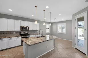 2138 W Ian Dr, Phoenix, AZ 85041 - Photo 11