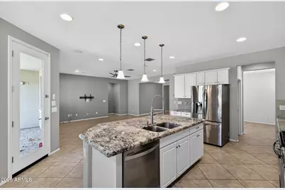 2138 W Ian Drive, Phoenix, AZ 85041 - Photo 9