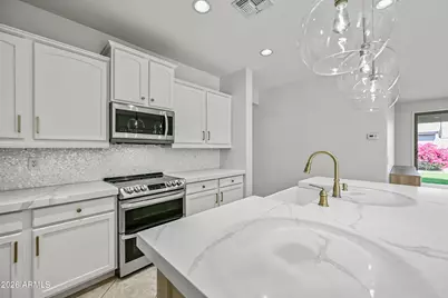 23862 W Gibson Lane, Buckeye, AZ 85326 - Photo 17