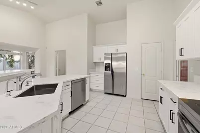 814 E Stanford Avenue, Gilbert, AZ 85234 - Photo 3