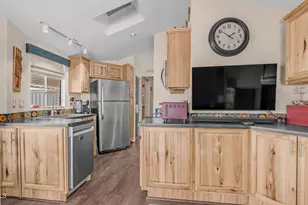 401 Hawks Eye Dr, Apache Junction, AZ 85119 - Photo 11