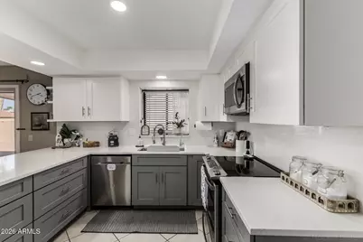 10018 E Watford Way, Sun Lakes, AZ 85248 - Photo 11